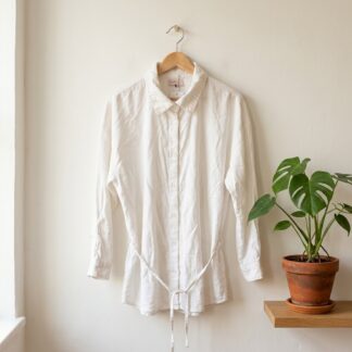 Robe chemise Charlotte Halton blanche ceinturée poignets froncés – Taille 16 UK / 44 FR – Neuf avec étiquette