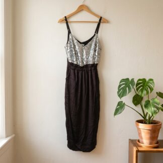 Robe longue de soirée Mainstrip pailletée à fines bretelles – Taille M